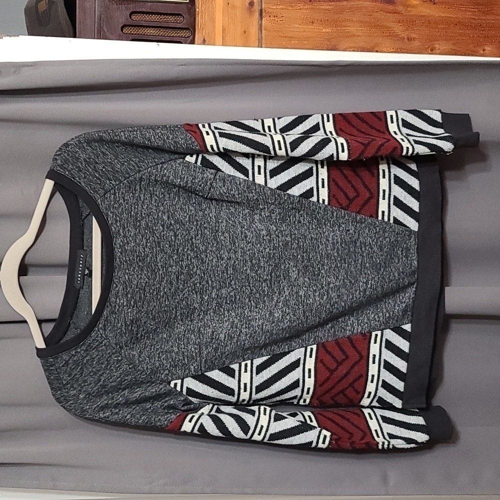 Sanctuary Womens Sweater/Sweatshirt Aztec Design Gray Black White Burgandy S GUC